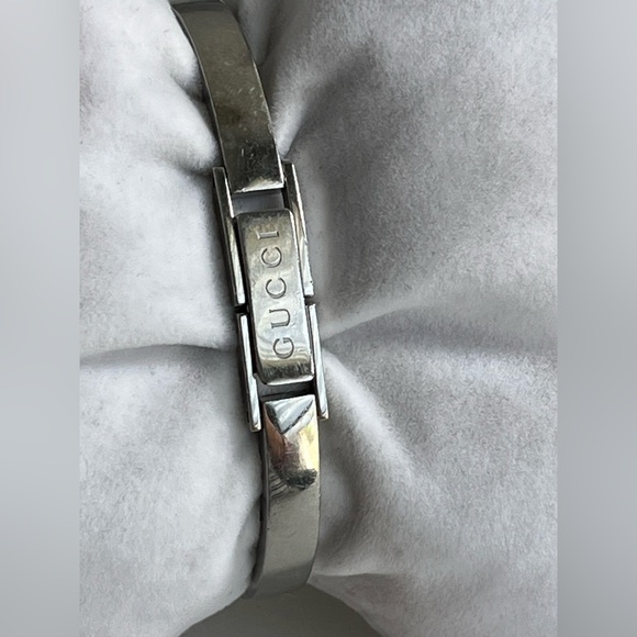 GUCCI 105 Flower diamond Bangle series YA105514 ladies watch. - Picture 8 of 13